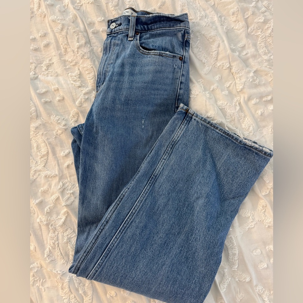 Abercrombie 90’s Relaxed High Rise Jean